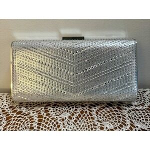 NWT La Regale Silver Tone Geometric Clutch‎ with Removable Metal Chain 8x4x1.25"
